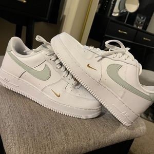 Nike Air Force 1 woman's 8.5